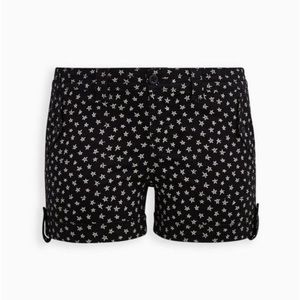 NEVER WORN Torrid 22 3.5 Inch Military Stretch Twill Mid-Rise Short, Black Star